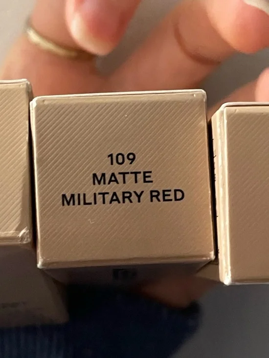 Burberry Kisses Lipstick in Matte Military Red 109 - Limited Edition - Picture 6 of 6